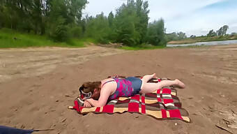 Amatoriale Russo Fa Un Pompino In Spiaggia