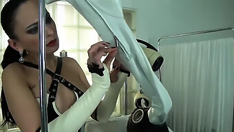 Upplev Spänningen I Breathplay I En Bdsm-Video