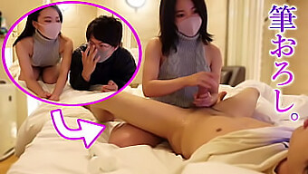 En Ung Japansk Man Upplever Sin Första Handjob Och Når Flera Orgasmer I Cowgirl-Position